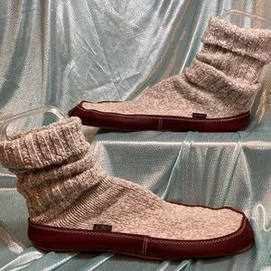 Acorn leather slipper socks. Wool uppers, leather bottoms. 3 Mens 7.5-8.5 w9-10